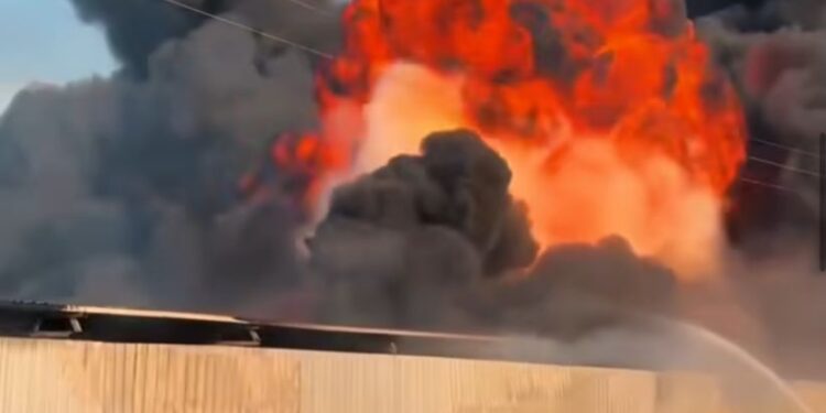 Талдықорғанда өнеркәсіп аймағында ірі өрт шықты