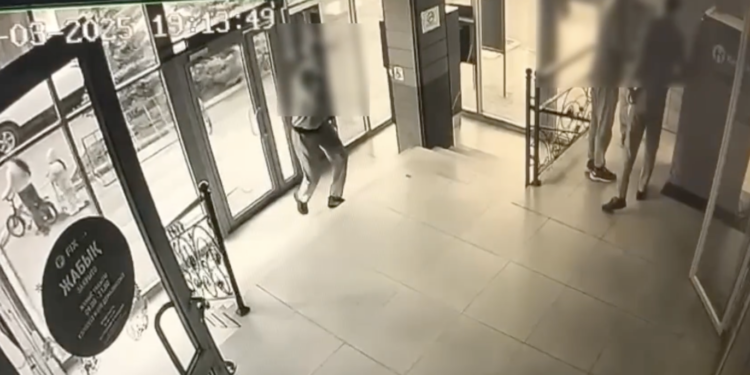 Подозреваемые в краже денег из банковского терминала задержаны в Уральске