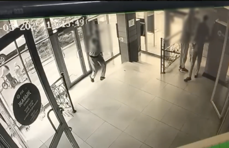 Подозреваемые в краже денег из банковского терминала задержаны в Уральске