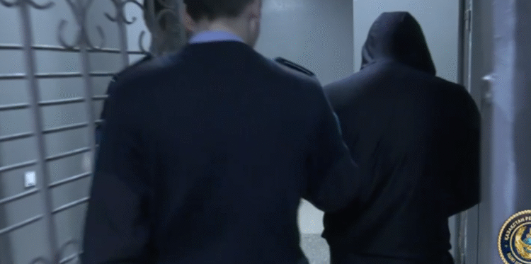 В Алматы осудили пассажиров, напавших на таксиста за просьбу не курить в салоне