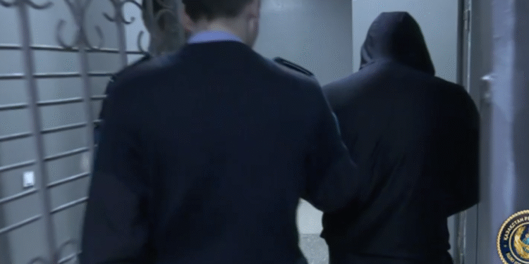 В Алматы осудили пассажиров, напавших на таксиста за просьбу не курить в салоне