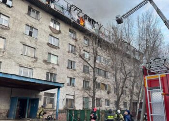 Елордада жатақханада өрт шықты, құтқарушылар дер кезінде әрекет етті