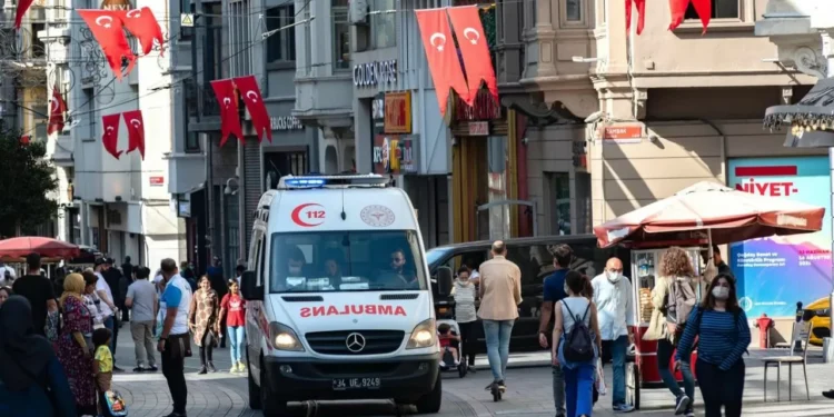 Түркияда жер сілкінісінен зардап шеккендер 200-ден асты