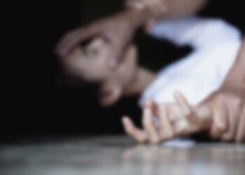 Ақтауда қызды зорламақ болған ер адамды өтіп бара жатқан адамдар ұстады