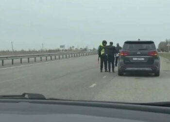 Беларусьтік блогерден ақша талап еткен полицейлер жұмыстан қуылды