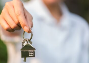 Павлодарда шенеуніктерге заңсыз пәтер берілгені анықталды