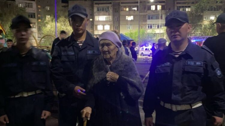 «Действовали, не думая о себе»: гвардейцы спасли 30 человек при пожаре в Талдыкоргане