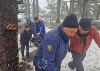 Щучинскідегі тау бөктерінде ер адам құлап, жарақат алды