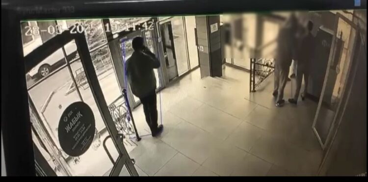 Оралда терминалдан 680 мың теңге ұрлаған үш күдікті ұсталды