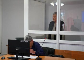 Пышақпен қорқытып, әуежайда дүрліктірген зейнеткер сот алдында