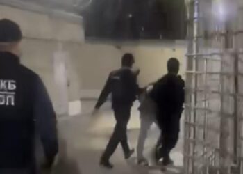 Шымкентте блогер ұсталды: мұғалімнен ақша талап еткен