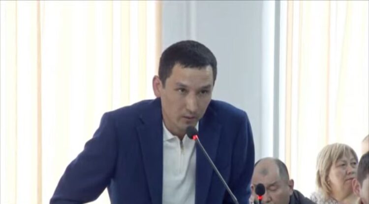 «Балаң денсаулығымен жауап береді»: Шерзаттың әкесі жанжал қалай басталғанын айтты