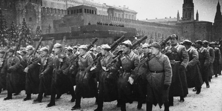 Қонаевта майданда медбике болған ардагер тұрады