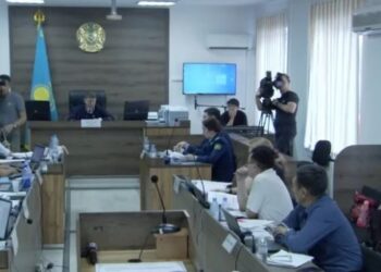 Шерзатқа пышақ ұрған – қызыл кепка киген жігіт