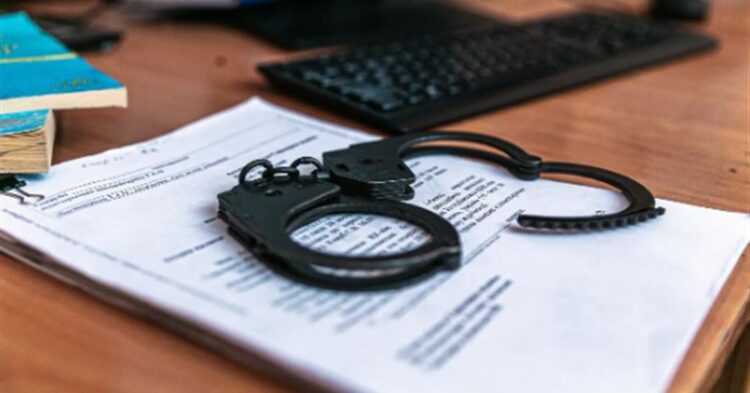 Жетісуда 19 жастағы жігіт 67 млн теңге жымқырған қылмыстық топтың мүшесі болды