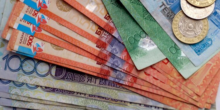 Жезқазғанда әйел бөтен пәтердің есігін сындырғаны үшін 196 мың теңге айыппұл төледі