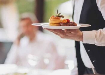 Отравление в павлодарском ресторане: сальмонелла, стафилококк и уголовное дело