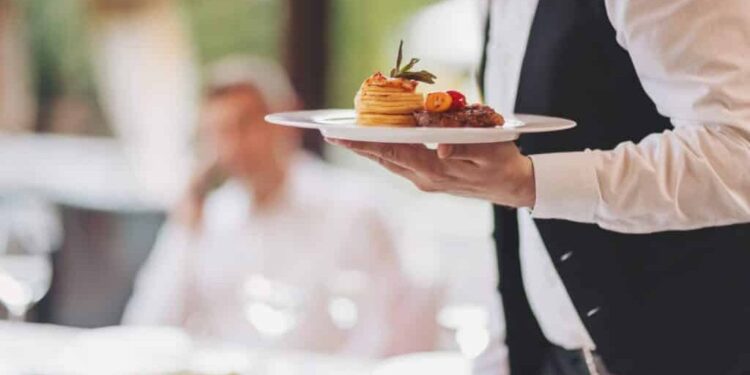 Отравление в павлодарском ресторане: сальмонелла, стафилококк и уголовное дело