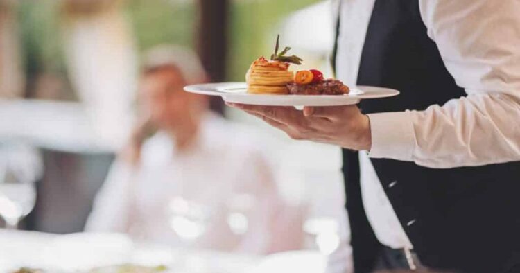 Отравление в павлодарском ресторане: сальмонелла, стафилококк и уголовное дело