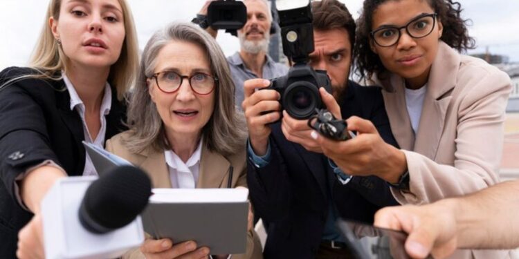 БАҚ қызметкерлері күнімен!