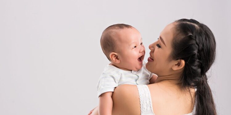 Уход за ребёнком — как трудовой стаж: в Казахстане предложили новую социальную меру