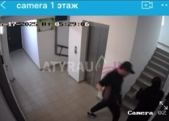 Атырауда ер адам никаб киген бойжеткенді аяусыз соққыға жықты