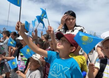 Flyboard пен автошеру: Қонаев халқы мерекені ерекше форматта атап өтті