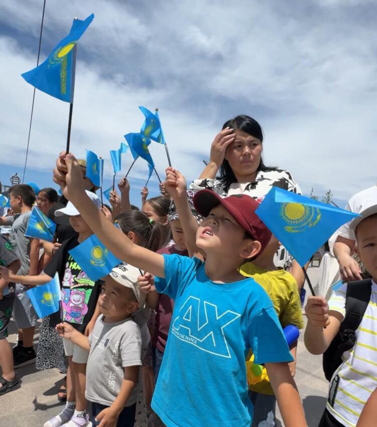 Flyboard пен автошеру: Қонаев халқы мерекені ерекше форматта атап өтті