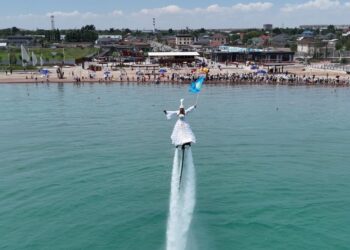 Флайборд и автопробег: в Конаеве День государственных символов отметили в необычном формате