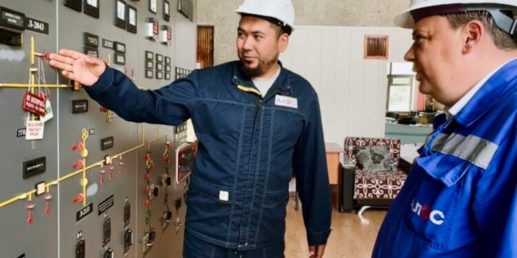 Мыңдаған отбасыға жарық пен жылу сыйлаған жандар: Қапшағай ГЭС-індегі энергетиктер әулеті