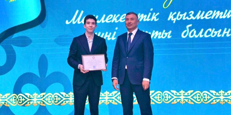 В Конаеве отметили День государственного служащего