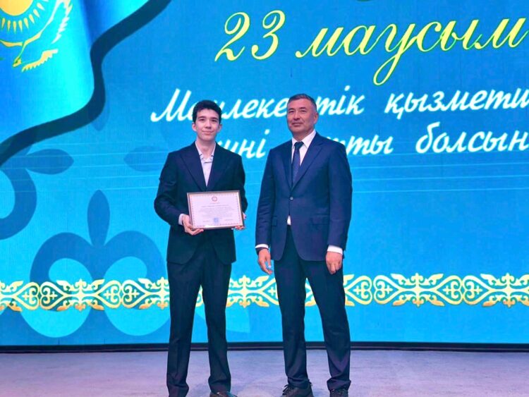 В Конаеве отметили День государственного служащего