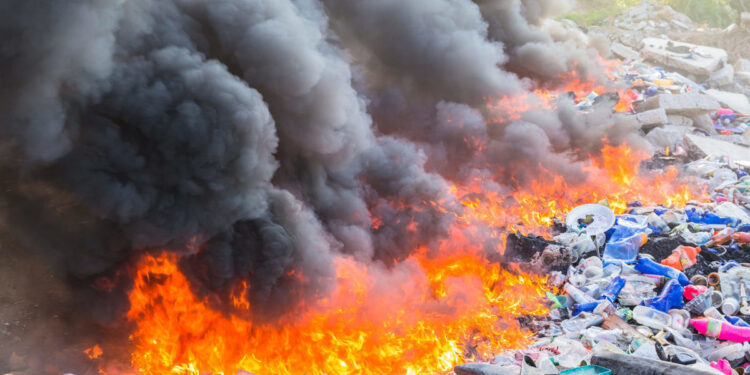 Почему горят полигоны: раскрыт теневой бизнес на мусорных свалках