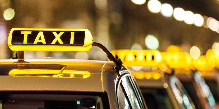 Шымкентте америкалық журналистке тиіскен такси жүргізушісі жазаланды