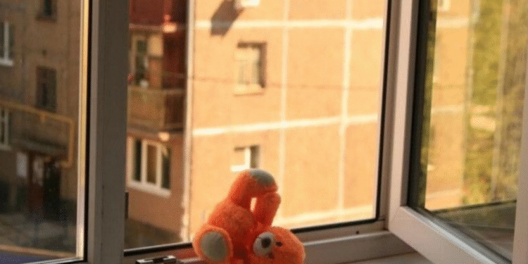 Полиция раскрыла детали инцидента с выброшенными детьми в Павлодаре