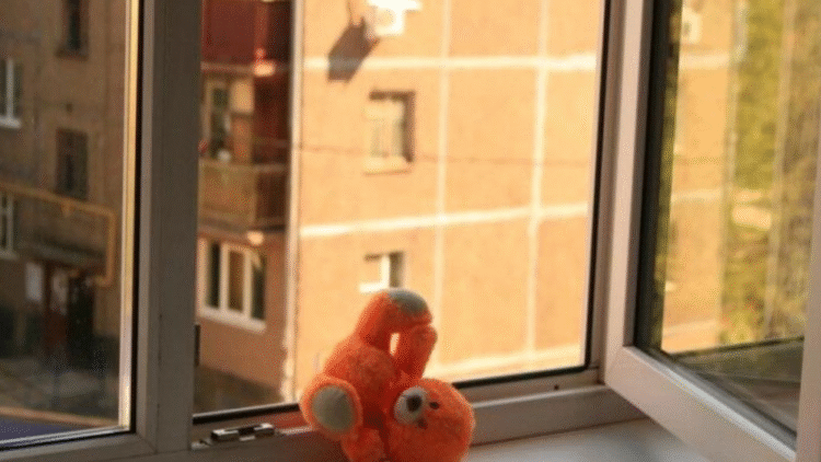 Полиция раскрыла детали инцидента с выброшенными детьми в Павлодаре