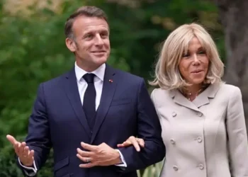 Макроны подали в суд на блогера, назвавшего Брижит мужчиной