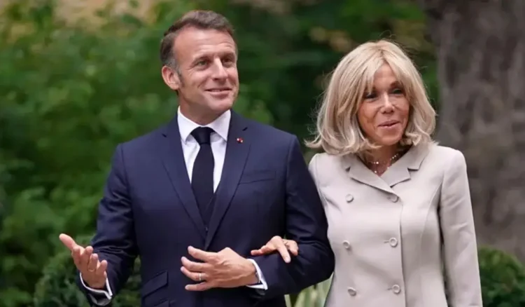 Макроны подали в суд на блогера, назвавшего Брижит мужчиной