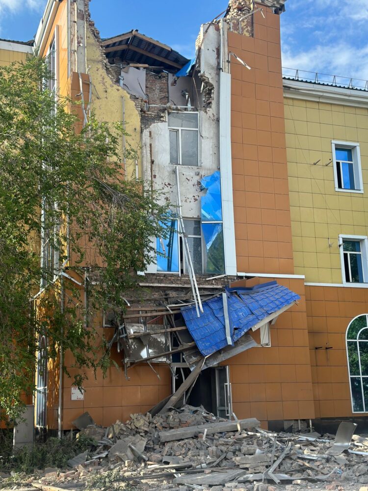 В центре Караганды обрушилось здание — эвакуированы рабочие