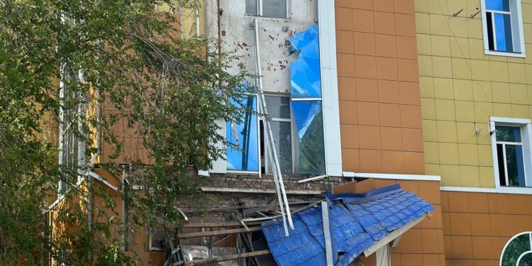 В центре Караганды обрушилось здание — эвакуированы рабочие