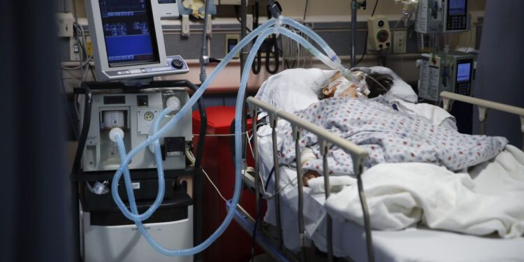 ️В Павлодаре женщина выбросила детей из окна и прыгнула сама: стало известно о состоянии пострадавших