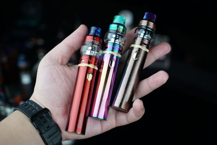 Алматыда мектеп оқушыларына сатылған вейптер тәркіленді – 1 млрд теңгенің “тыйым салынған тауары”