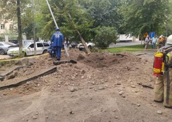 В Алматы выброс газа перевернул авто: есть пострадавшие