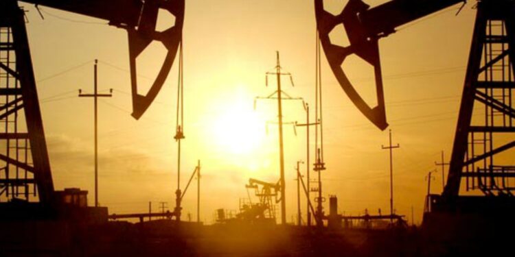 Почти 200 млн тенге выплатили рабочим: скандальную нефтекомпанию из Актау обязали рассчитаться с людьми