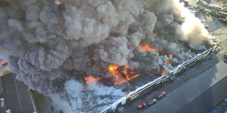 Масштабное возгорание на рынке «Шанхай» в Астане: пожар сняли с воздуха