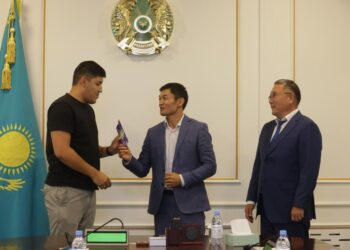 Пострадавшему при взрыве газа в Талдыкоргане вручили ключи от квартиры