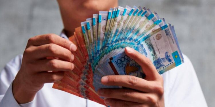 22 млн теңге жымқырған интернет-алаяқтар Алматыда ұсталды