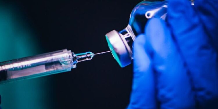 В США одобрили прорывную вакцину от ВИЧ с почти 100% эффективностью