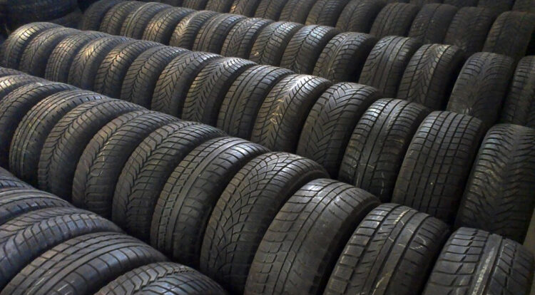 В Казахстан незаконно ввезли 1,5 тыс. тонн подержанных шин — Генпрокуратура бьёт тревогу