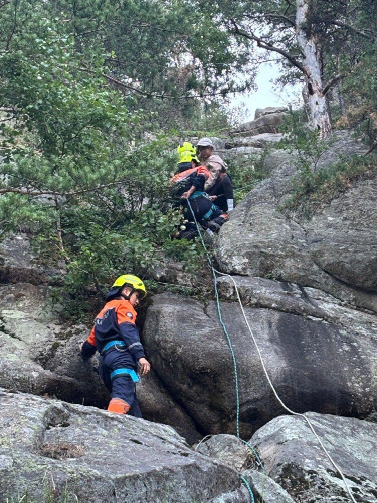Бурабайда алты баласы бар отбасы тауға шығып, адасып кетті